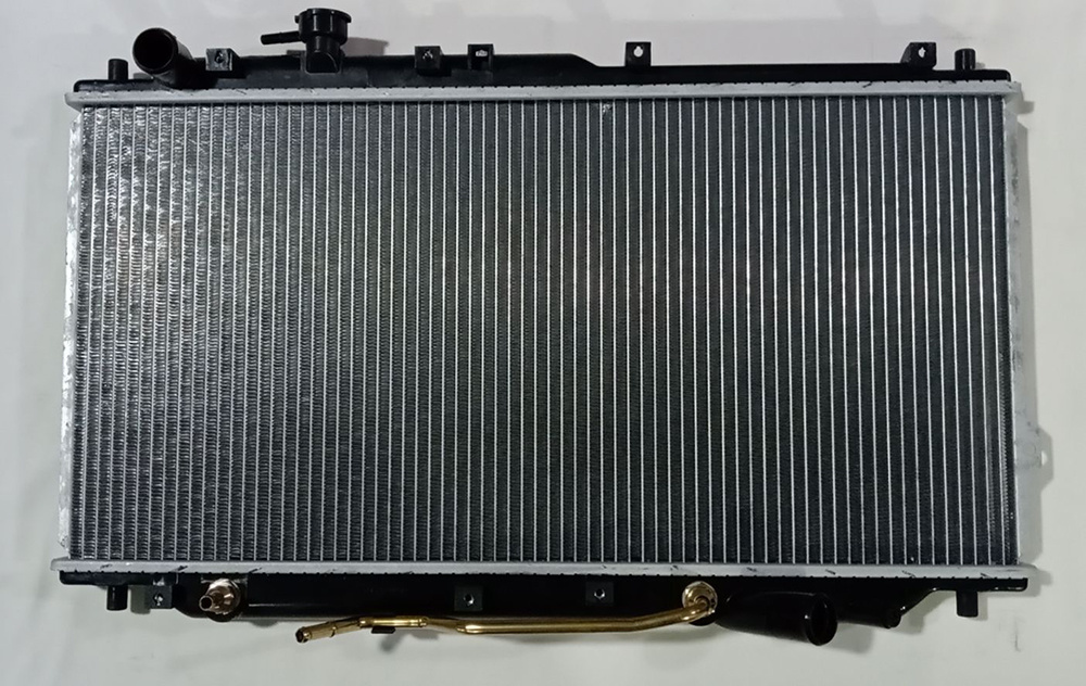 Car Radiator OEM Ok2a2-15-200b/K2a2-15-200/0K2a2-15-200f, 0K2a2-15-200b, 0K2a2-15-200c, 0K2a2-15-200d for KIA Sephia 96- at and Carens 02- at