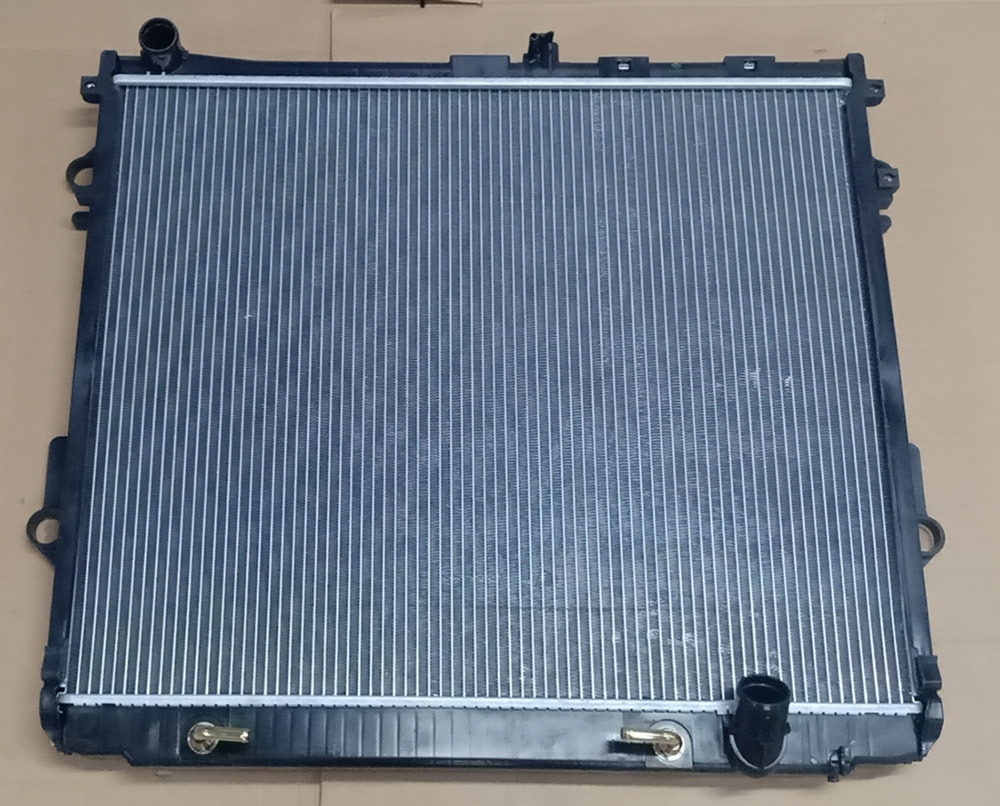 Auto Parts Aluminum Radiator OEM 16400-51040 for Landcruiser 5.7l′08′at