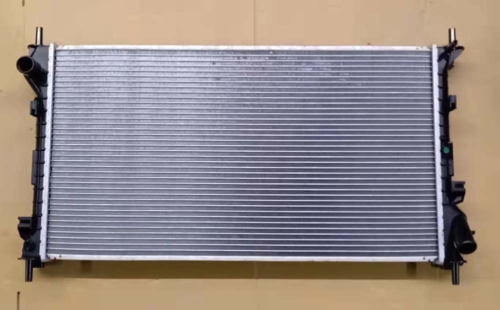 Manufacturer Direct Selling Brand New Ford Transit Connect 10-12 Mt Auto Parts Aluminum Radiator China Wholesale