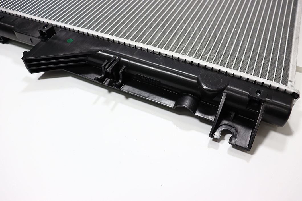 Hot Selling for Mitsubishi Car Parts Cooling System Aluminum Radiator