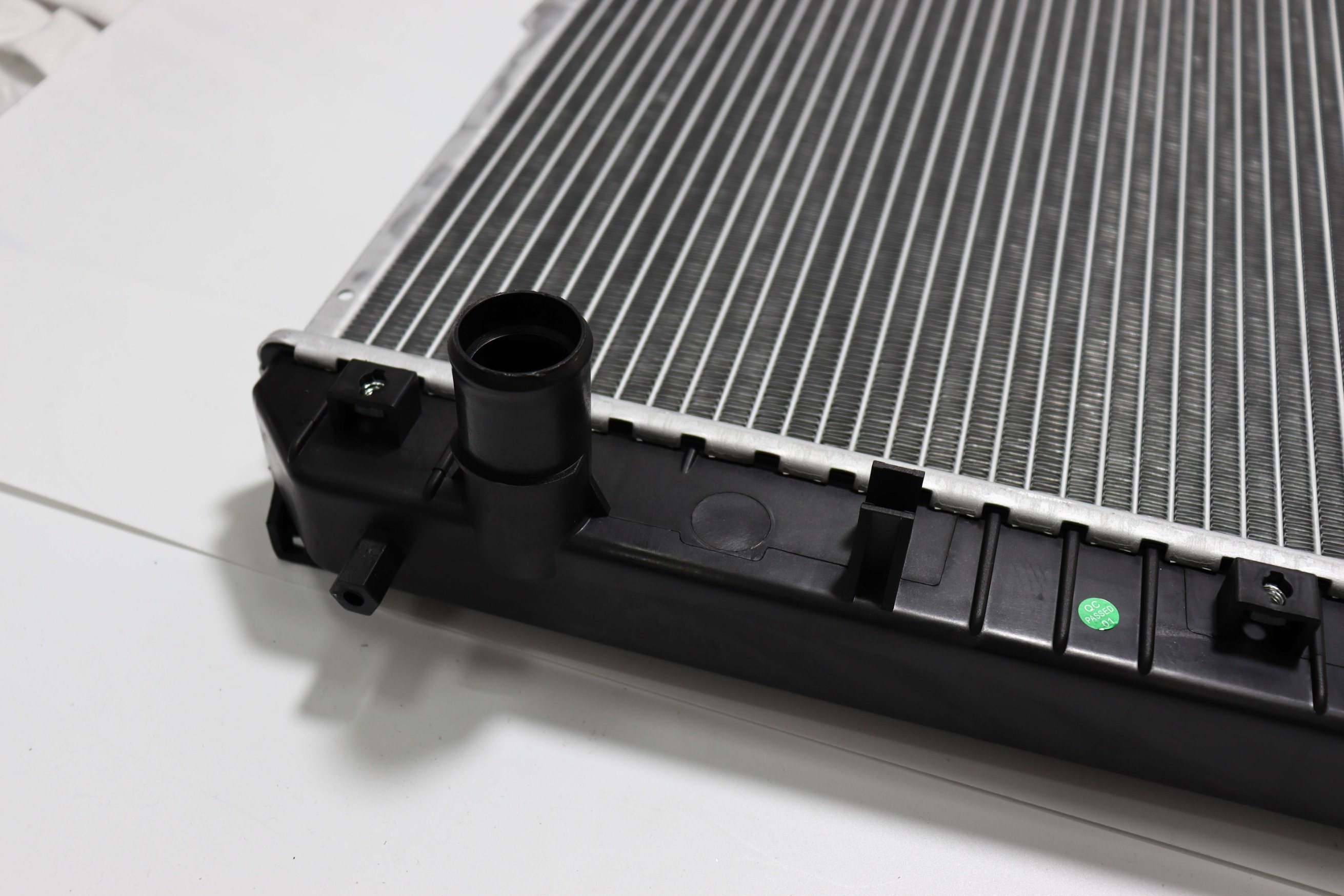 Auto Spare Parts Aluminum Radiator OEM 95663243/96553378 for Excelle 03-Mt Automobile Cooling System