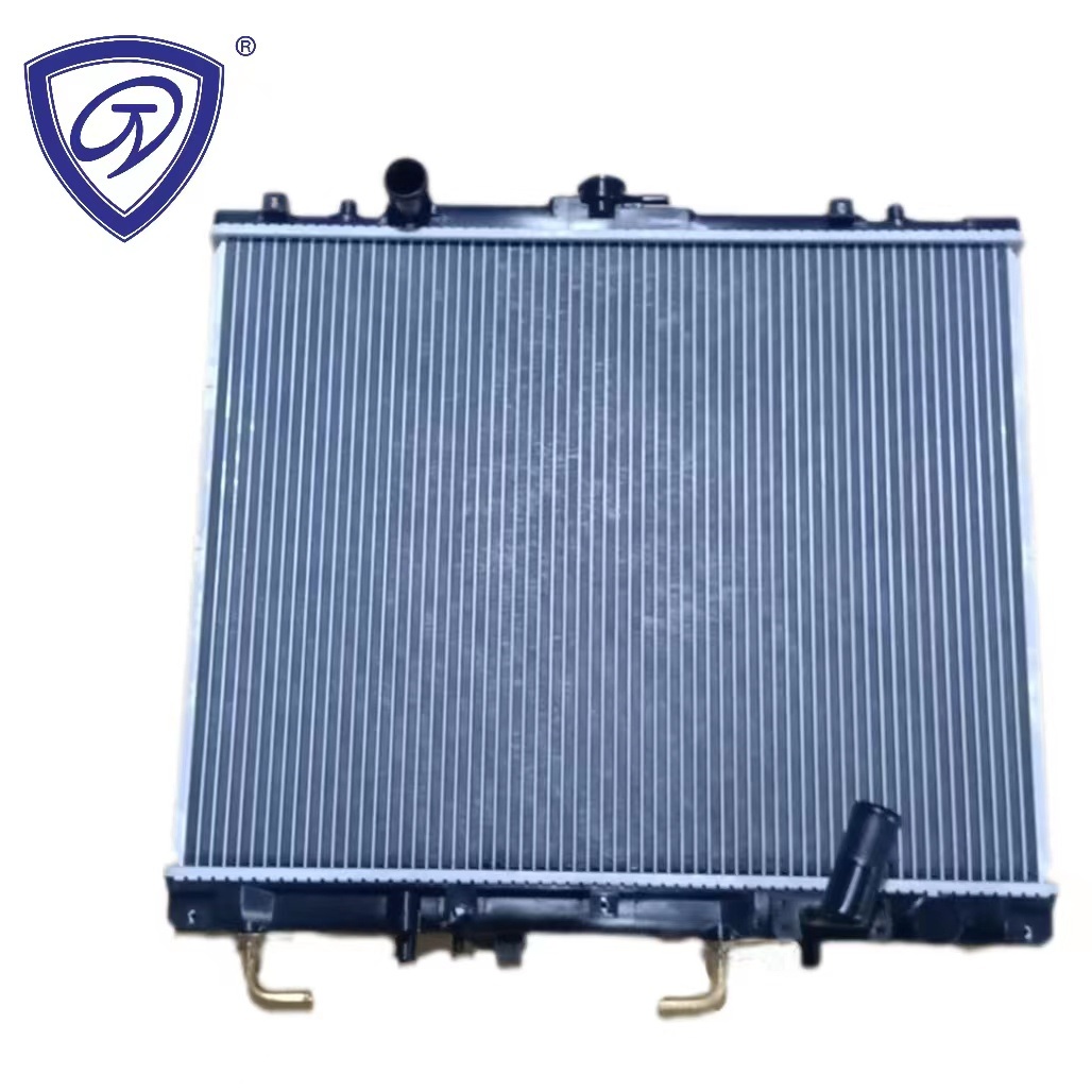 Car Parts Aluminium Good Quality Replacement Auto Radiator for Montero Sport′97-04 at