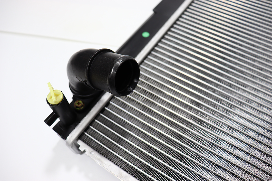 Auto Spare Parts Cooler System Car Accessories Radiator Car Parts for Toyota Sienna