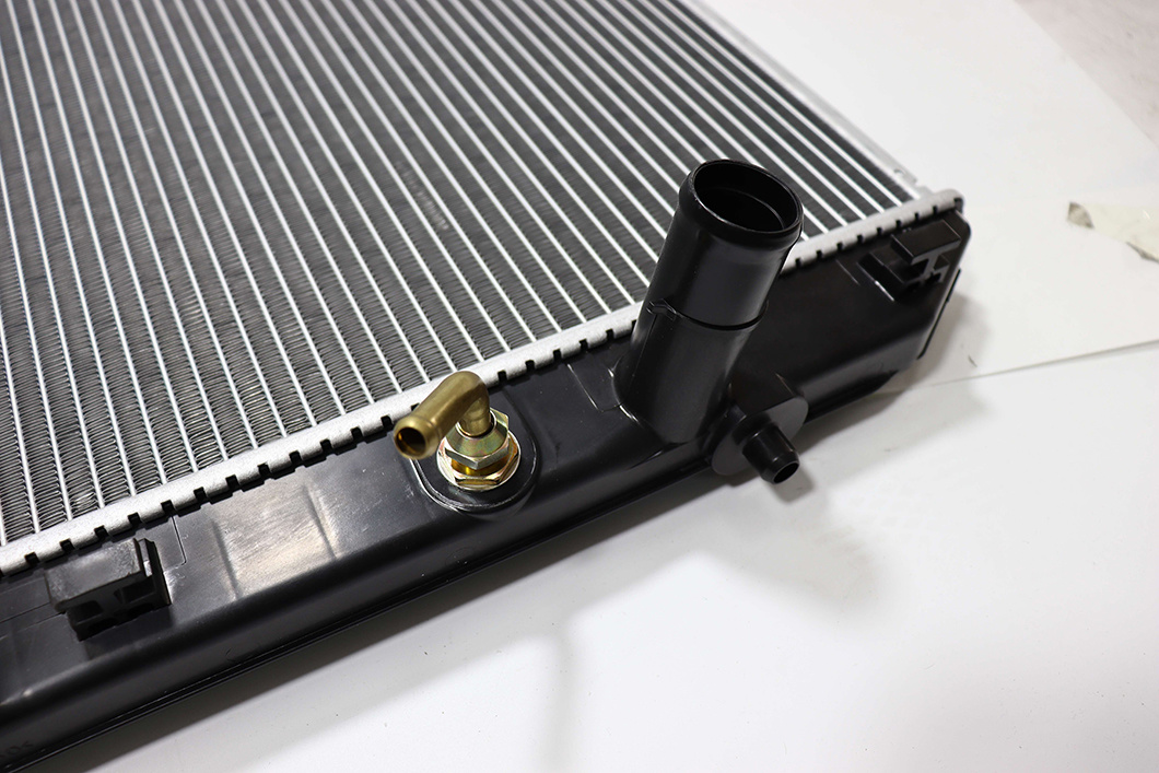 Factory Direct Sale Toyota Highlander Accessories Aluminum Radiator OEM 16400-0p410