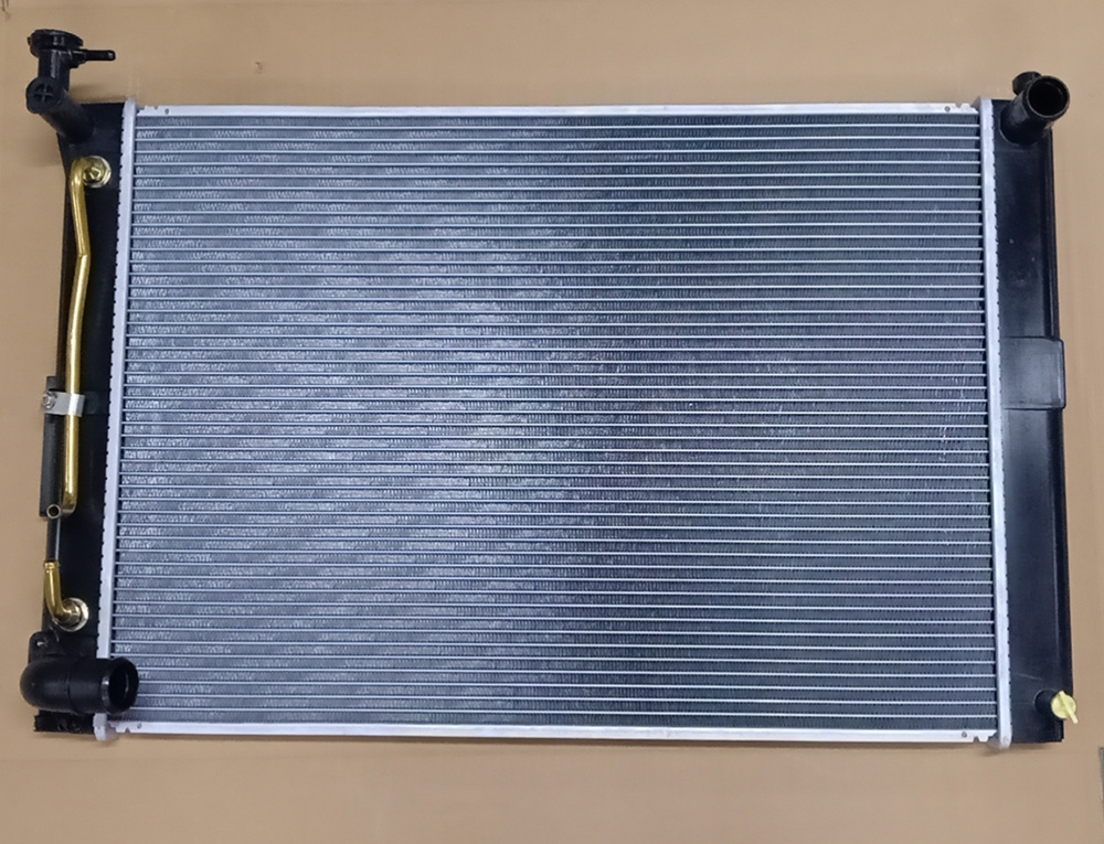 High Quality Aluminum Auto Parts Water Tank Radiator for Rx330/350 at