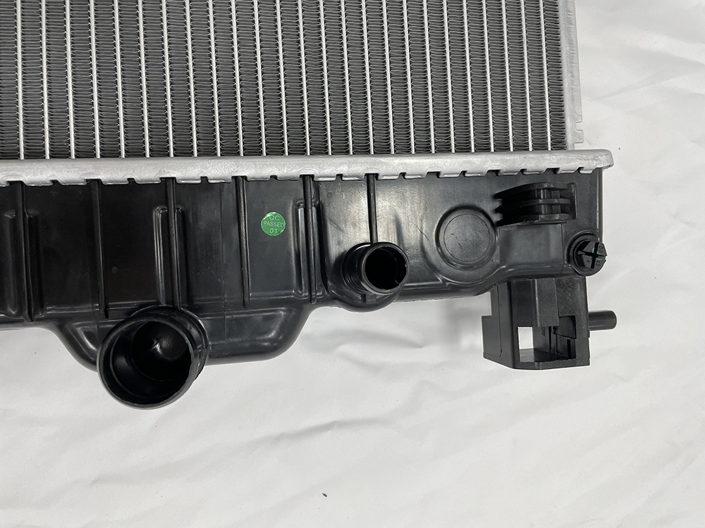 for Chevrolet Aveo 1.6 Mt Auto Aluminum Radiator Made in China