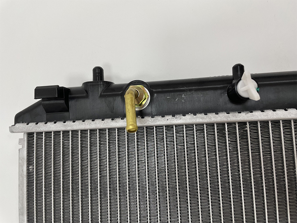 High Quality Aluminum Auto Cooling System Parts Alza′2010- at Radiator