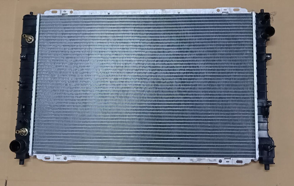 Car Radiator OEM Aj34-15-200 for Escape/Tribute 01-07 at and Mariner 05-08 at