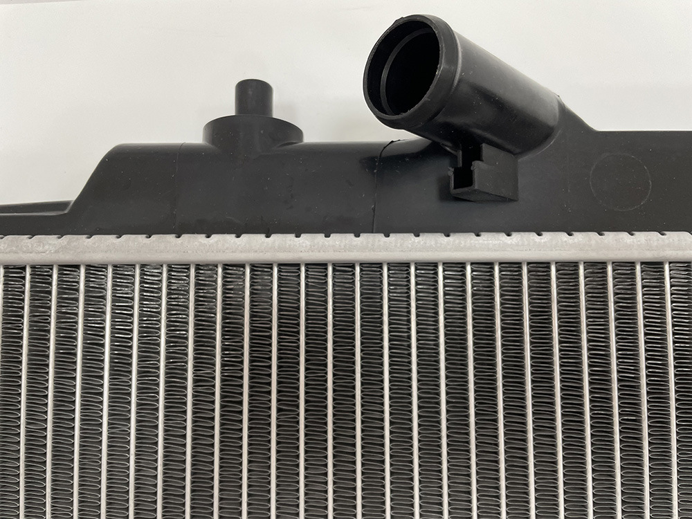 Mazda Automotive Cooling System Aluminum Radiator OEM Bp26-15-200f/B6s7-15-200