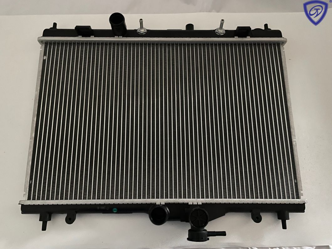 Auto Parts Replacement Car Radiator for Tiida′ 04 at