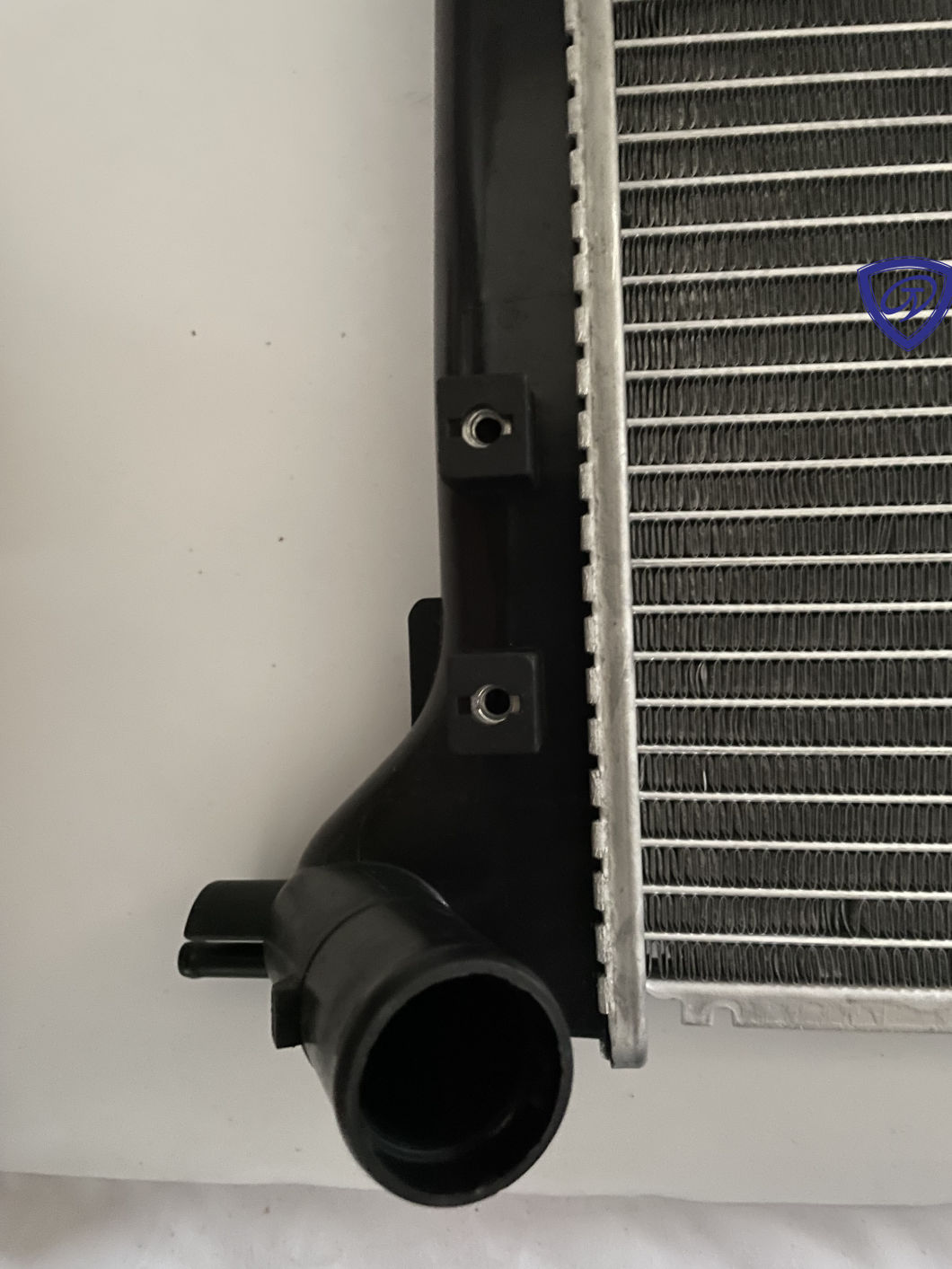 China Supplier Radiator for Tucson/Tl 1.6t/2.0 15-Mt Aluminum Core Reinforced Tank