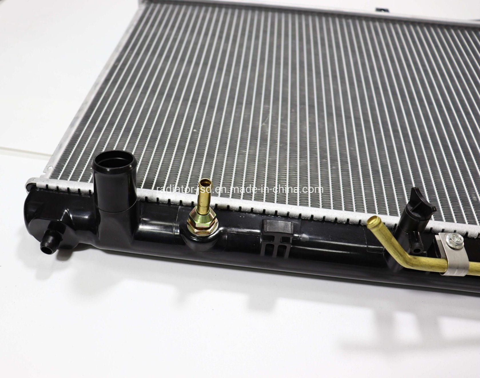 Auto Spare Parts Engine Cooling System Radiator OEM 16400-20260/20270/20320/0A240/16400-0A370 for Toyota Camry 03 - 06 Mcv30 at