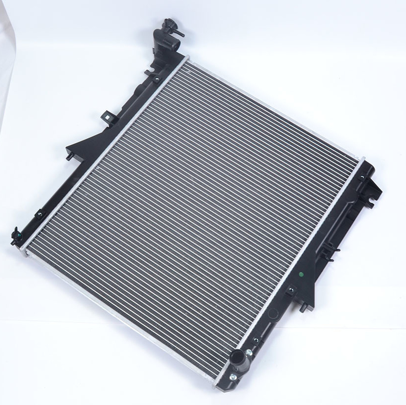 High-Quality Auto Aluminum Parts Radiator for Mitsubishi L300 (4N15) Mt