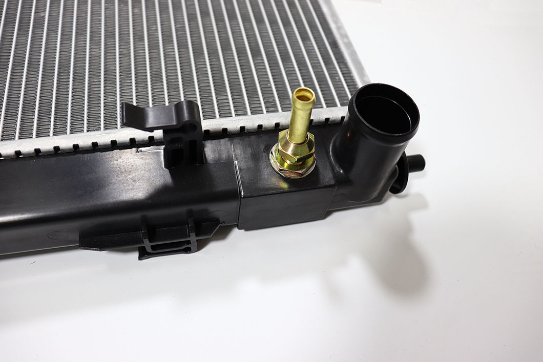 for Hyundai Santa Fe and KIA Sorento Auto Aluminum Radiator OEM 25310-2b400/2b600/1u200