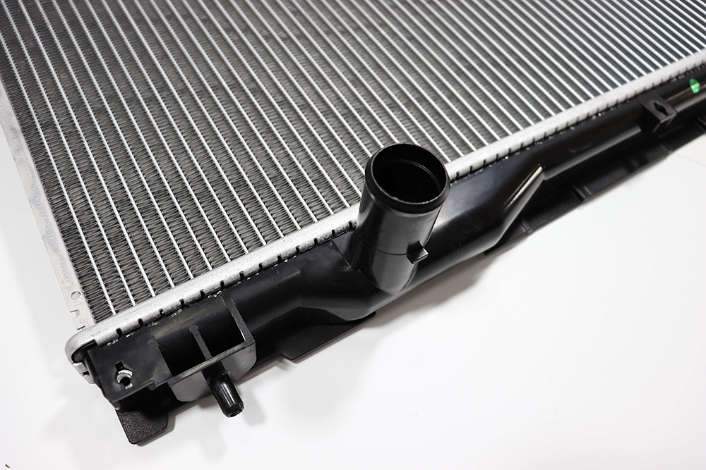 Aluminum Auto Parts Radiator OEM 16400-20260/20270/20320/0A240 for Camry′ 03-06 Mcv30 at