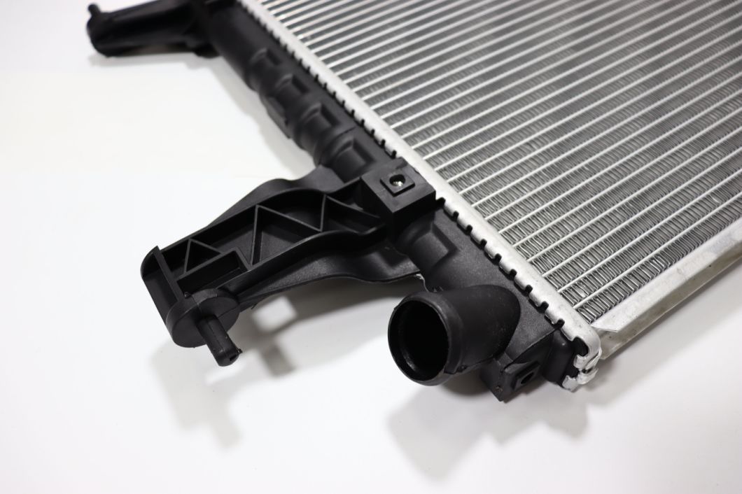 China Suppler Wholesale Price High Performance Aluminum Auto Radiator for Opel Astra G 98-Mt 1300198