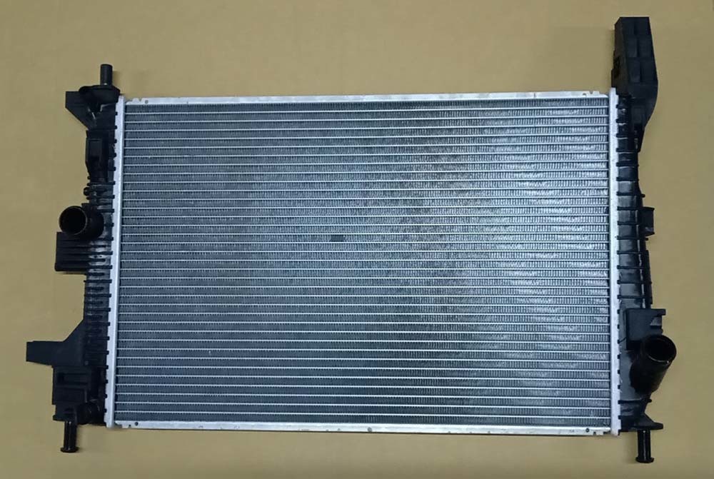 Aluminum Auto Parts Cooling System Water Tank Radiator OEM 1766348/CV618005va for Focus 1.0t 2010-Mt
