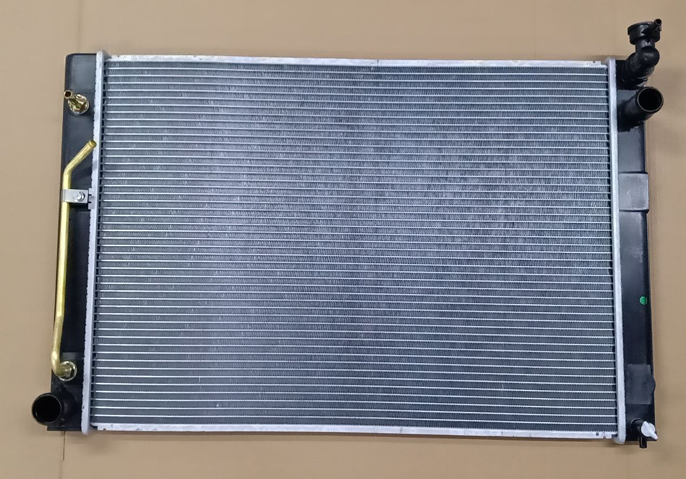 Factory Price Wholesale Toyota Alphard 04 Auto Parts Cooling System Water Tank Radiator