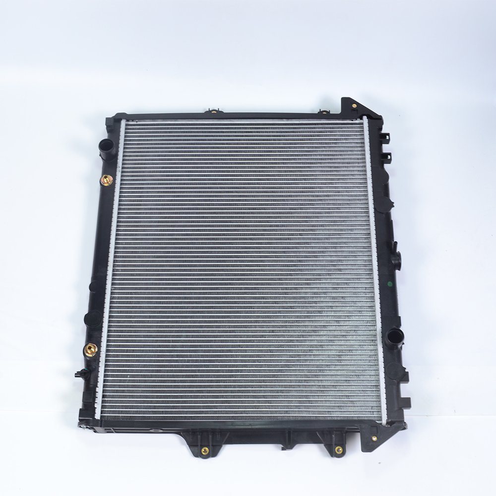 Hot Sale Toyota Hilux Vigo′ 04-at Cooling System Radiator OEM 16400-0p060/0p040/16400-Oc200/Oc220/Oc180