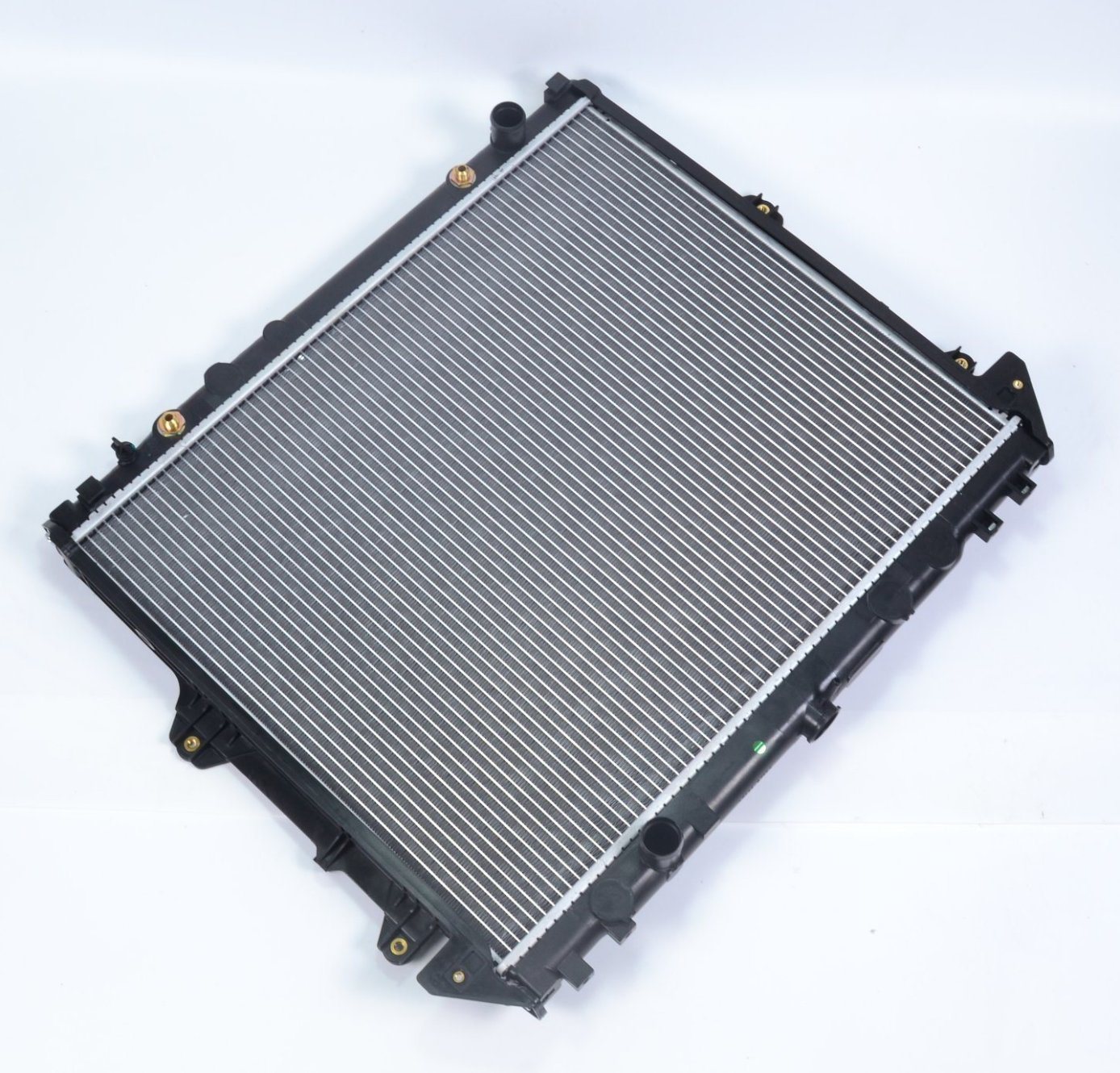 2022 Special Offers Auto Radiator for Toyota Hilux Vigo 04- at OEM: 16400-0p060/0p040/16400-Oc200/Oc220/Oc180