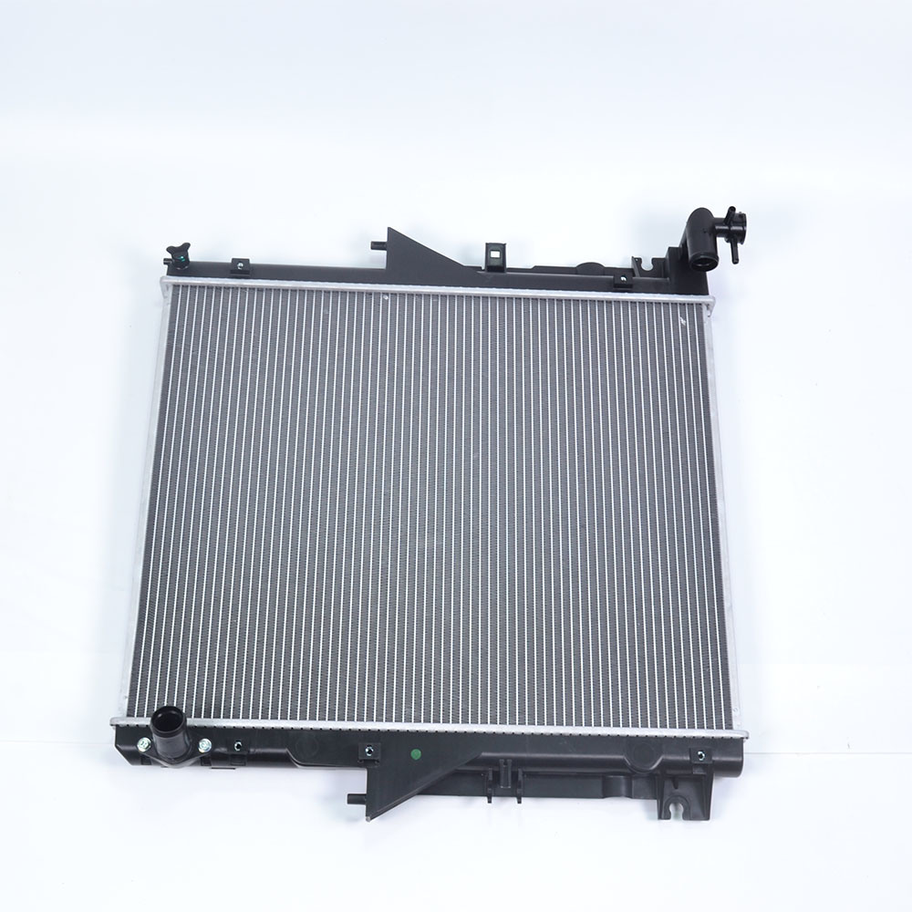 High-Quality Auto Aluminum Parts Radiator for Mitsubishi L300 (4N15) Mt