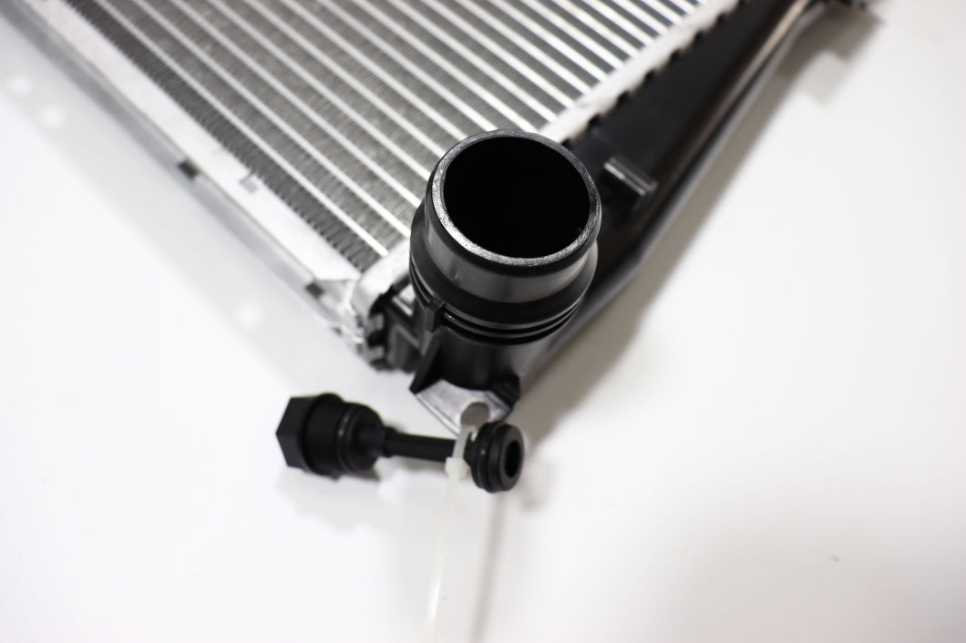 Auto Parts Aluminum Cooling Radiator for BMW