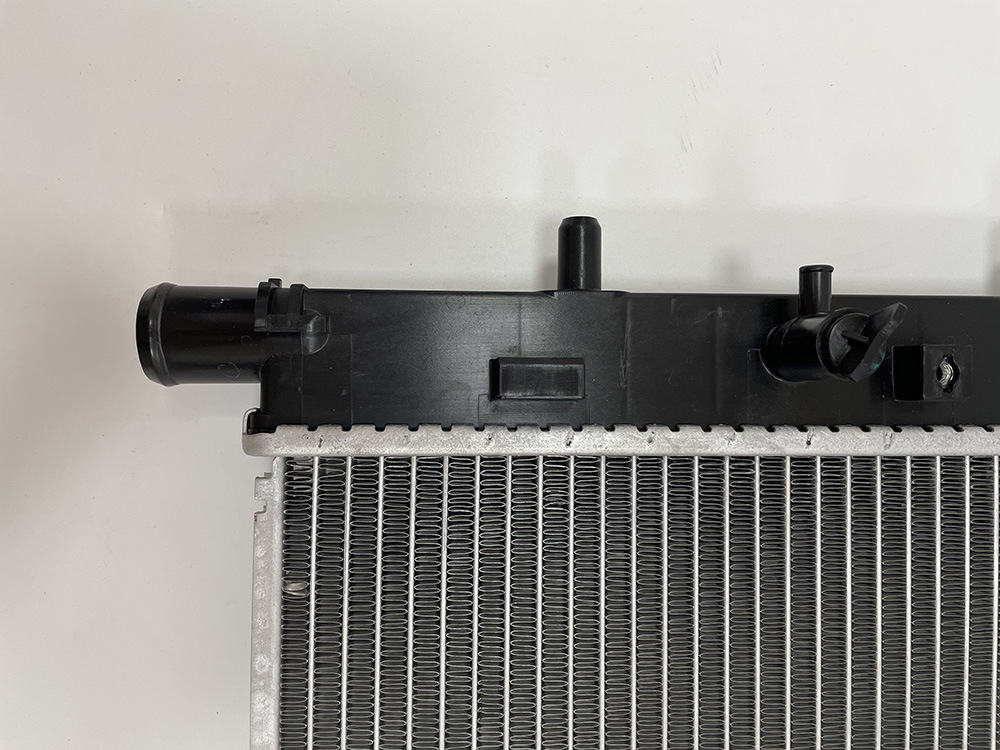 Factory Direct Wholesale Daihatsu Perodua Bezza 16-Mt Aluminum Radiator