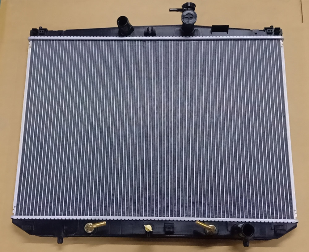 Car Cooling System Water Tank Aluminum Radiator OEM 16400-Op410 for Highlander 2.7L at