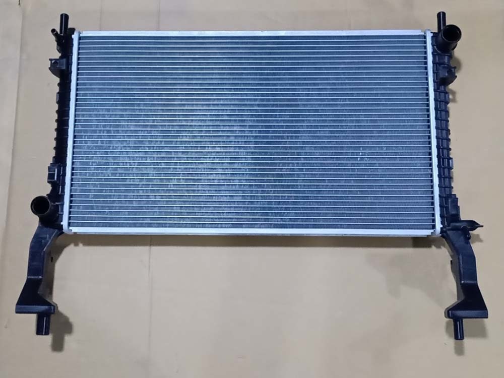 Hot Sale New Aluminum Auto Parts Radiator OEM Fr33-8005-AG for Ford Mustang 2.3t ATM