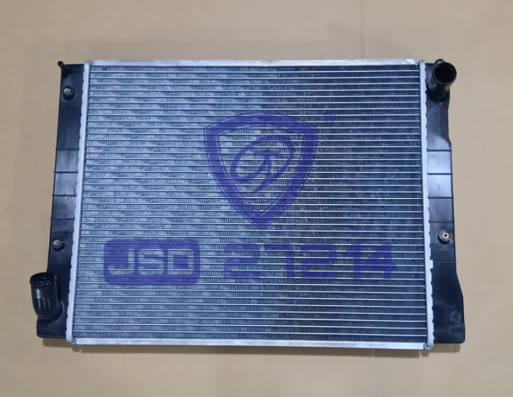 Popular Cm7 2.0t 14 Mt Cooling System Auto Parts Water Tank Radiator Wholesale OEM a-1301100A