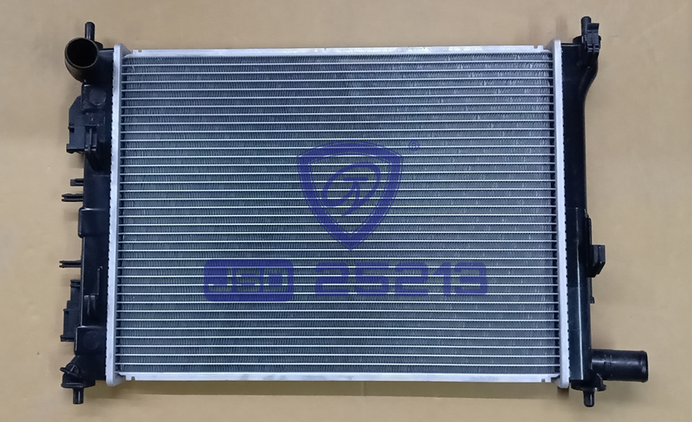 Aluminum Car Cooling System Parts Water Tank Radiator for Hyundai K2 17 Mt