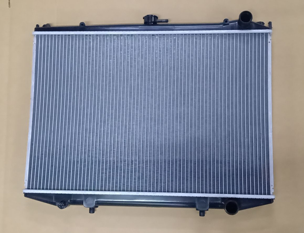 High-Quality Auto Parts Water Tank Aluminum Radiator OEM 21400-09g11 for Hardbody 92-95 D21 Mt