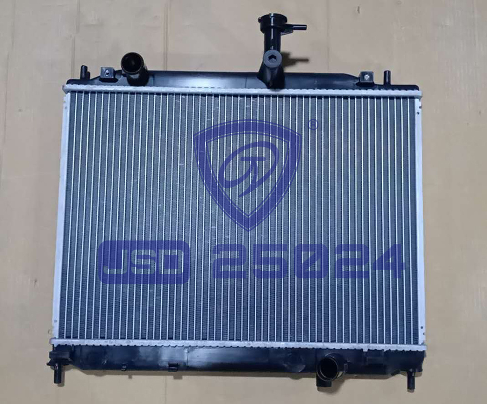 Factory Price Auto Parts Aluminum Water Tank Radiator Wholesale for Accent 05- Mt