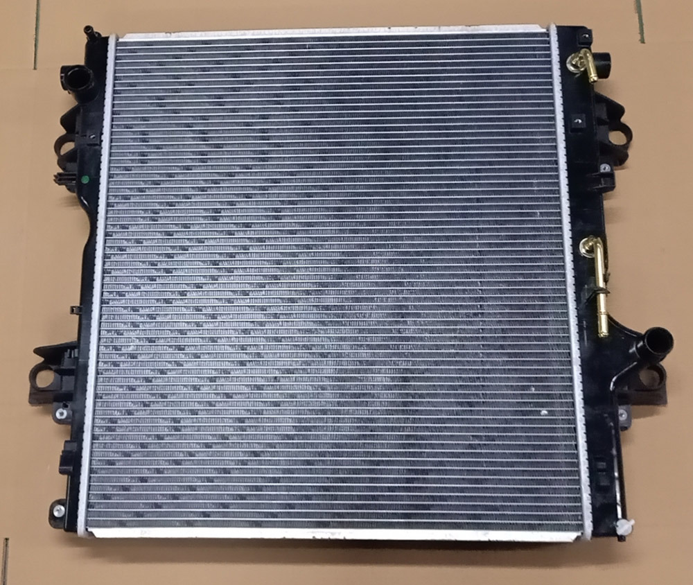 Prado J150 2.8d 15- at Auto Parts Cooling System Aluminum Radiator Wholesale OEM 16400-30350