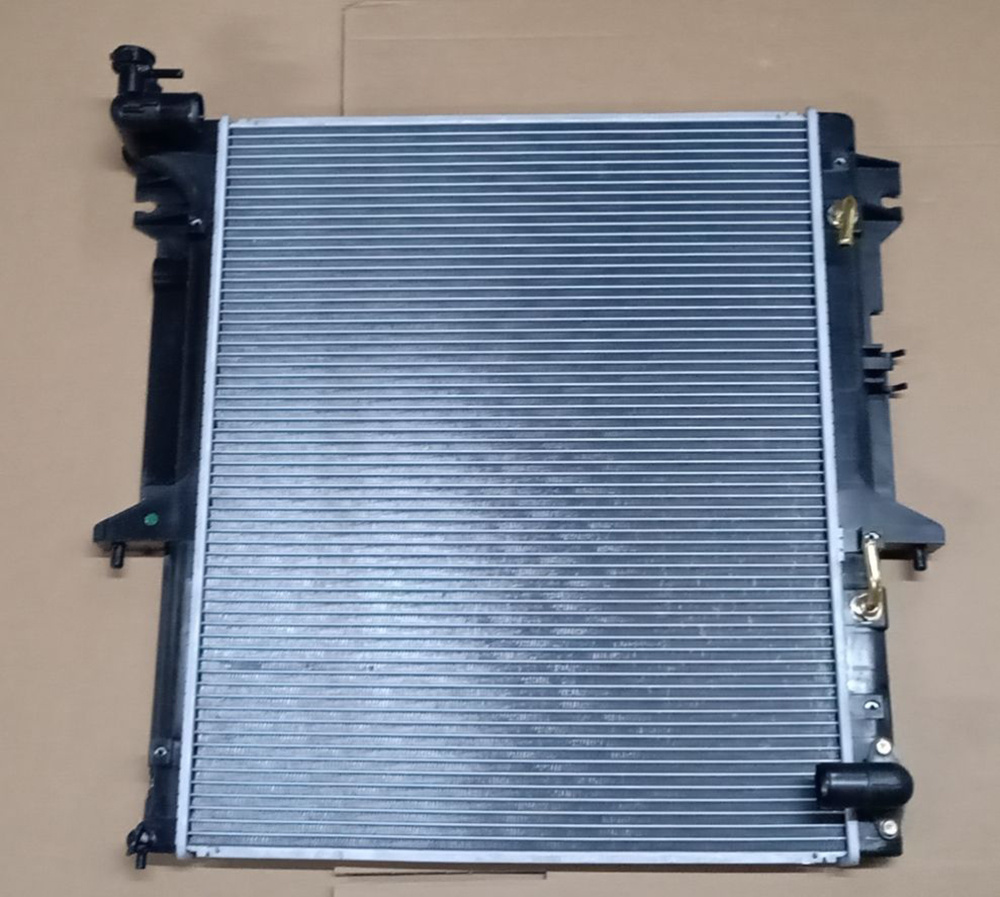 High Quality Auto Parts Aluminum Radiator OEM Mn222330/1350A182 for G200 04-/L200 07- at