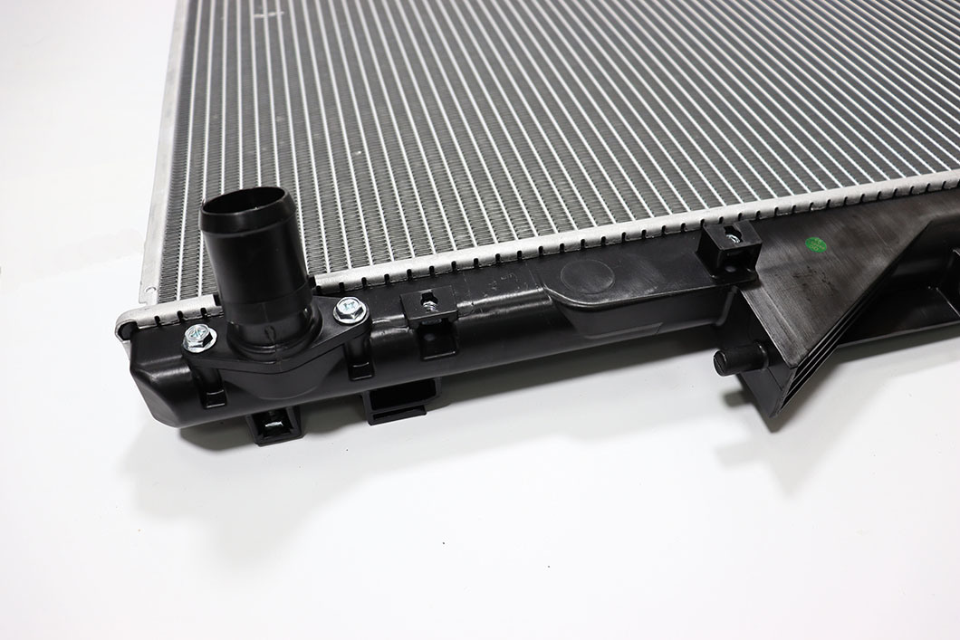 Hot Selling for Mitsubishi Car Parts Cooling System Aluminum Radiator