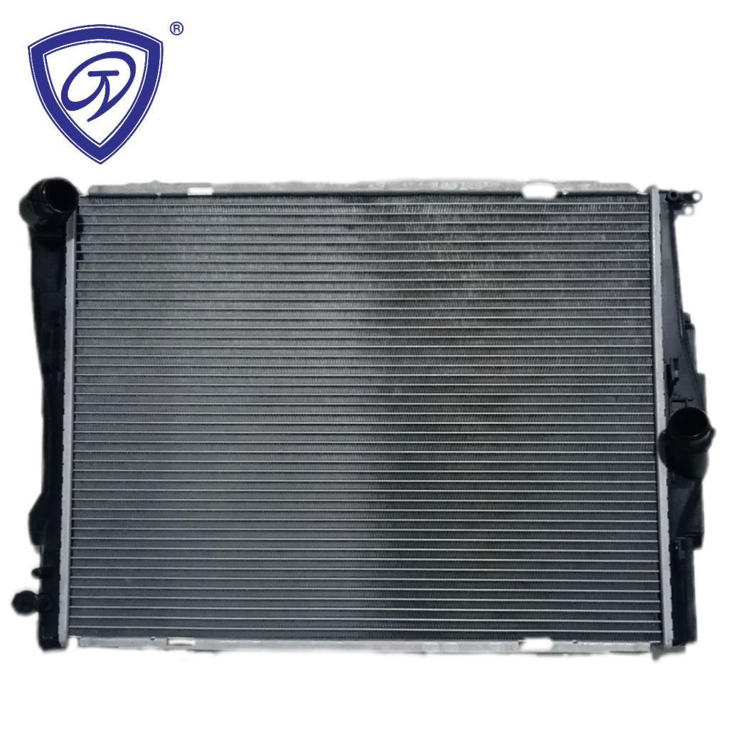 High Quality Aluminum Auto Parts Radiator for BMW F90 2.0′ 05-12 Four Cylinder Engine Mt OEM 17117553111