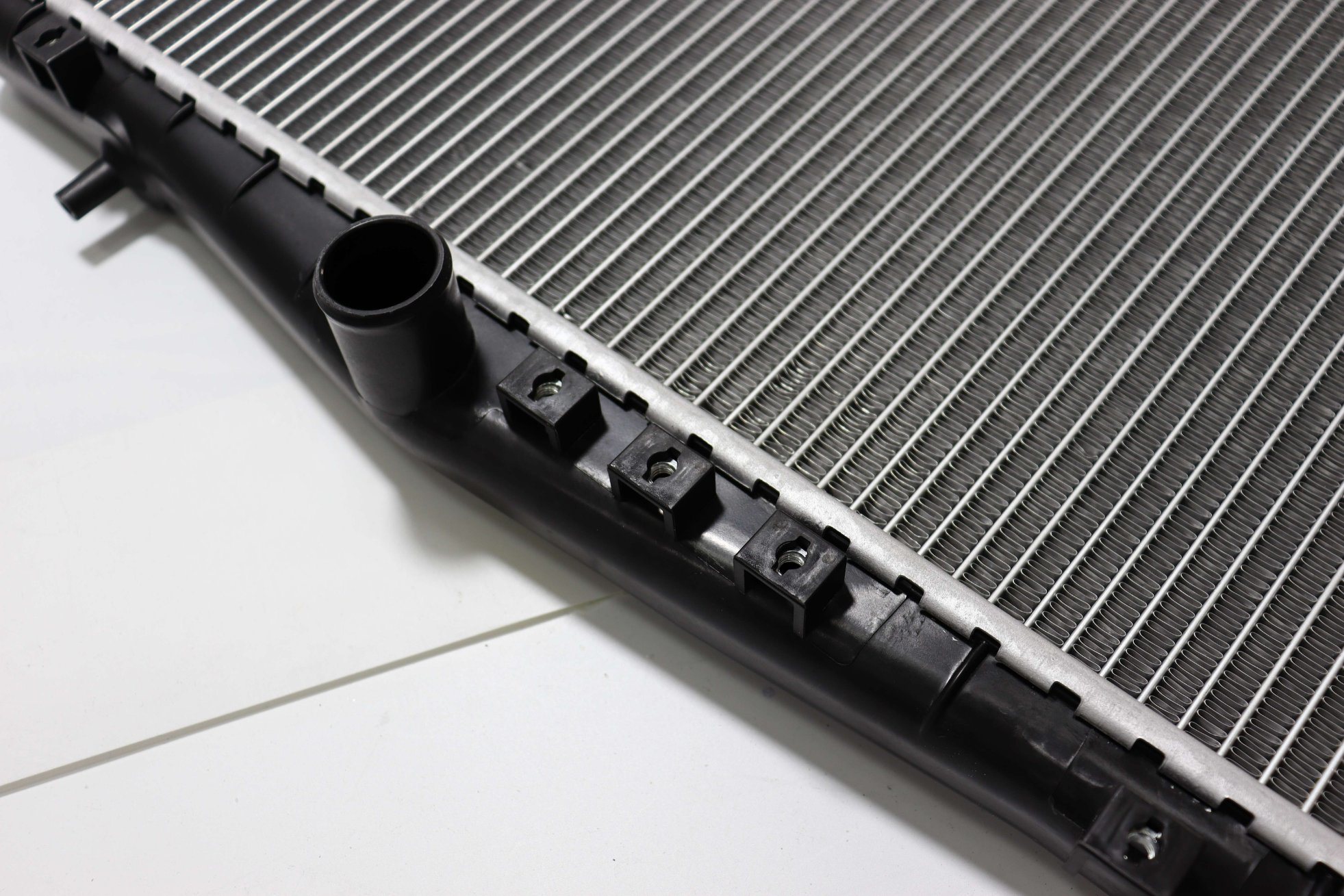 Auto Spare Parts Aluminum Radiator OEM 95663243/96553378 for Excelle 03-Mt Automobile Cooling System