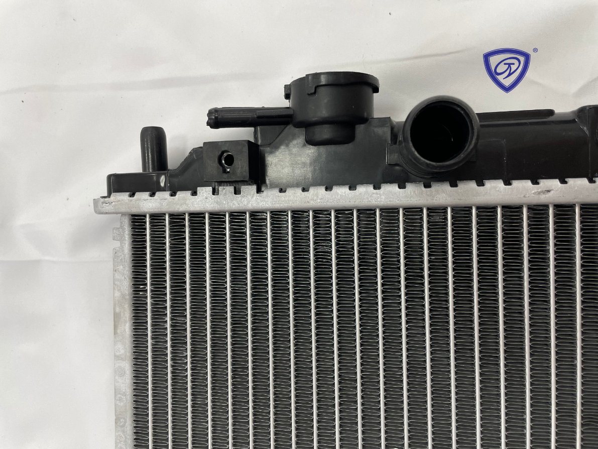 Car Cooling System Oil Cooler Aluminium Radiator for L200/L300/L500/Ef′ 90-98at