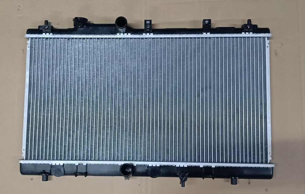 Wholesale Soluna 02- Mt Auto Parts Aluminum Radiator OEM 16400-