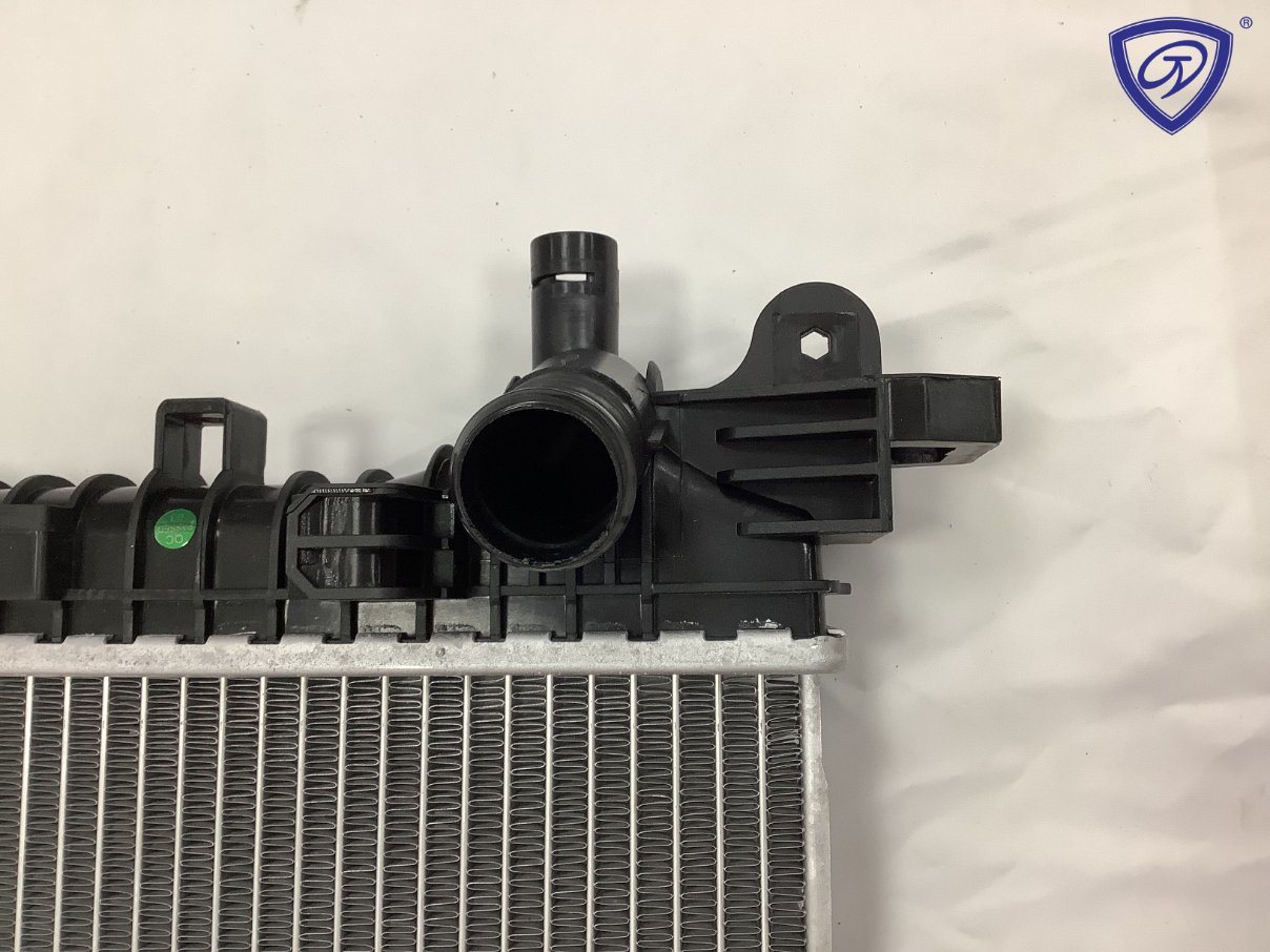 Different Size Aluminium Car Radiator for Chevrolet Cavalier 2020