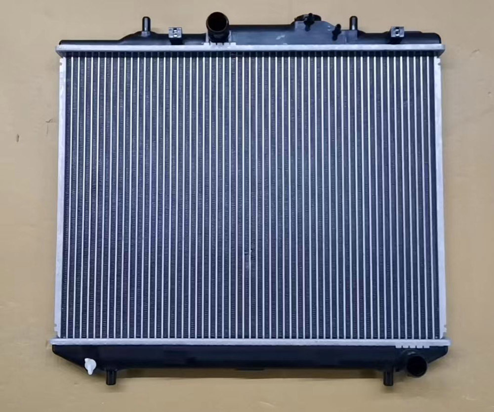 Aluminum Auto Parts Cooling System Water Tank Radiator for Daihatsu Pramuka′ 02-Mt
