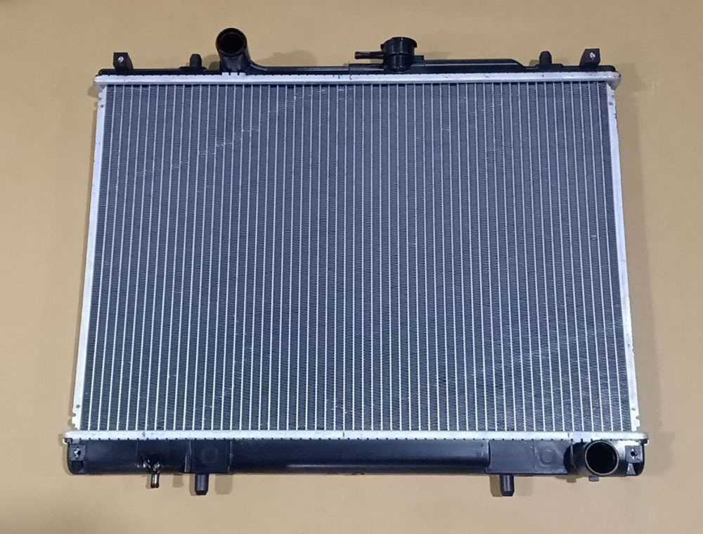 Freeca 97 Mt Auto Aluminum Parts Cooling Tank Radiator OEM Mr355049/MB356342