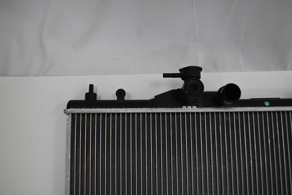 Aluminum Auto Parts for Nissan Car Tiida′ 04′ at Cooling System Radiator OEM 21460-ED500