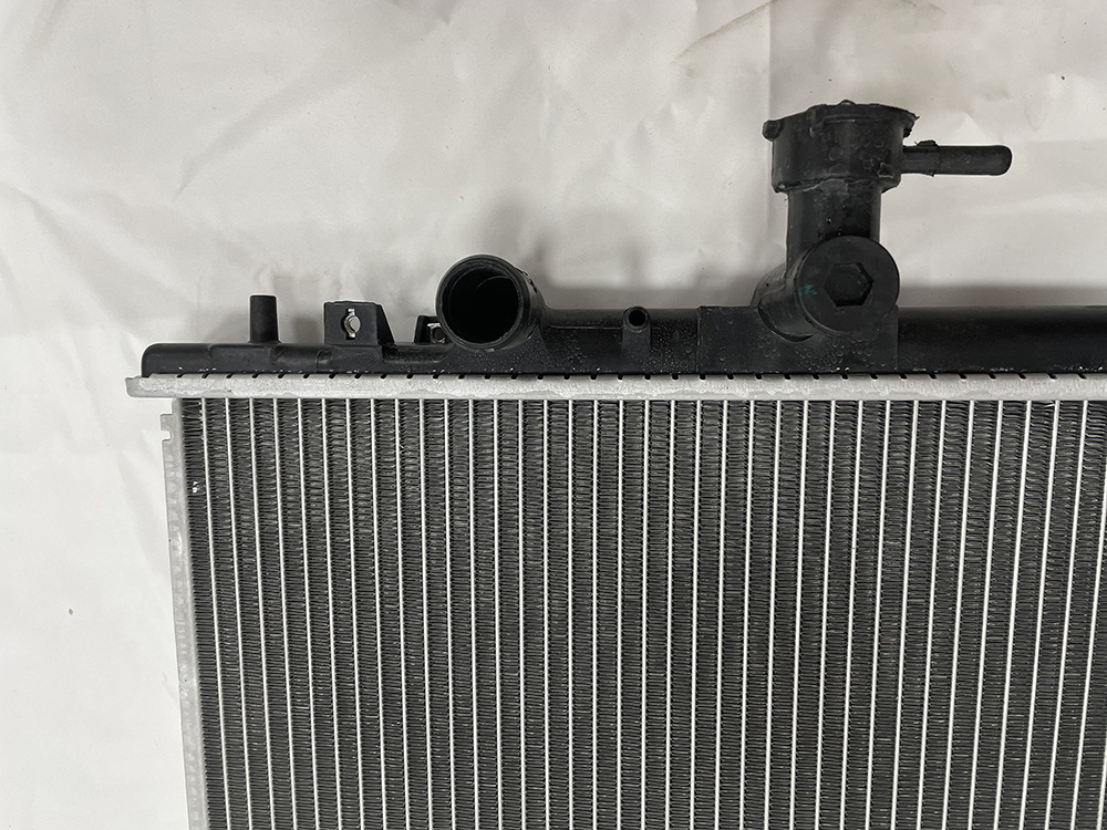 Auto Aluminum Parts Radiator OEM L332-15-200e for Mazda 6 4cyl′ 03-04 at