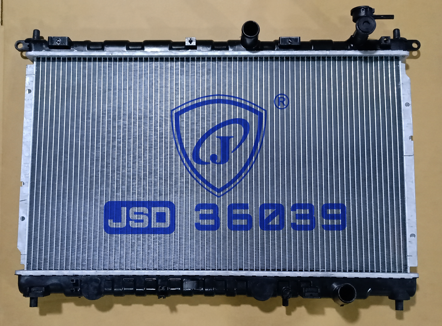 Roewe 350at Wave Five Car Engine Cooling System Aluminum Auto Spare Parts Water Tank Radiator